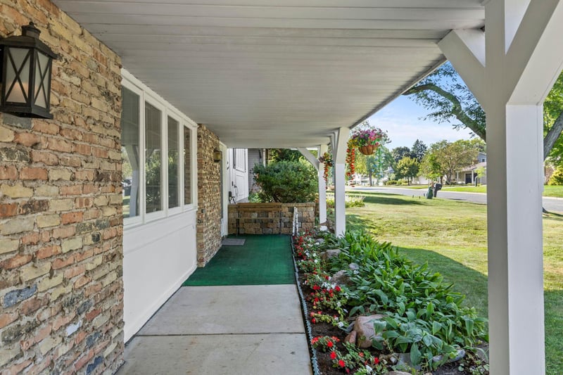 1000 Tiller Ln, Shoreview, MN 55126