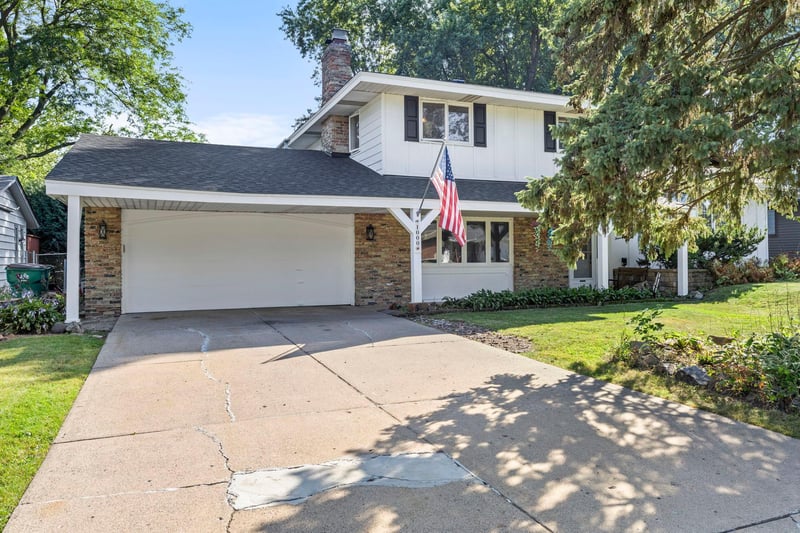 1000 Tiller Ln, Shoreview, MN 55126