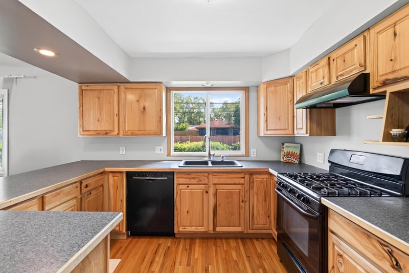 8945 Colfax Ave S, Bloomington, MN 55420