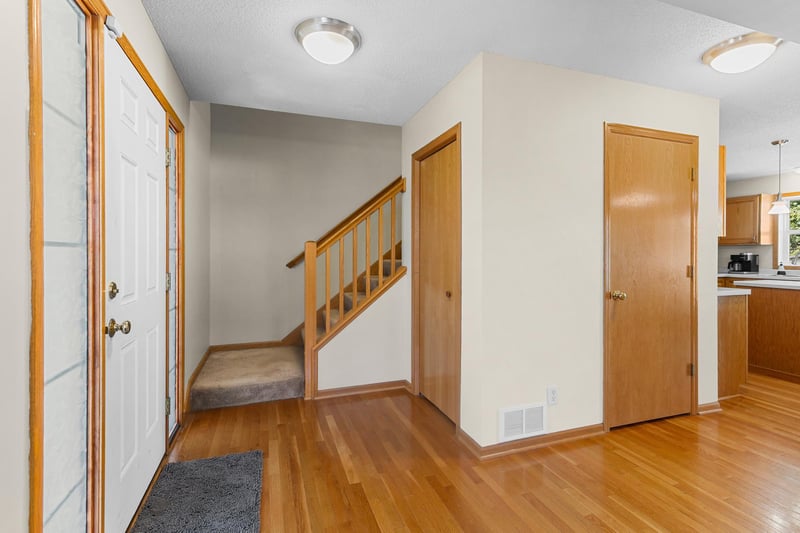 379 Wheelock Pw E, Saint Paul, MN 55130
