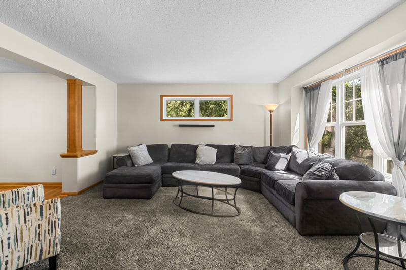 379 Wheelock Pw E, Saint Paul, MN 55130