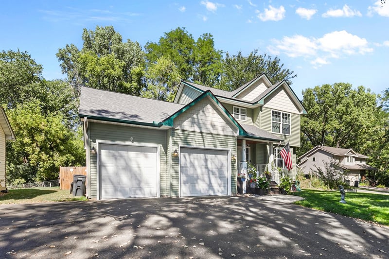 379 Wheelock Pw E, Saint Paul, MN 55130