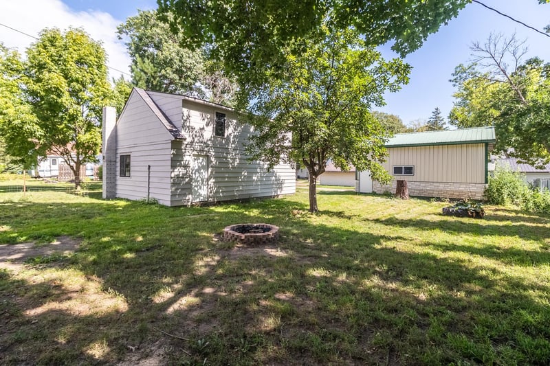 304 3rd St NW, Little Falls, MN 56345