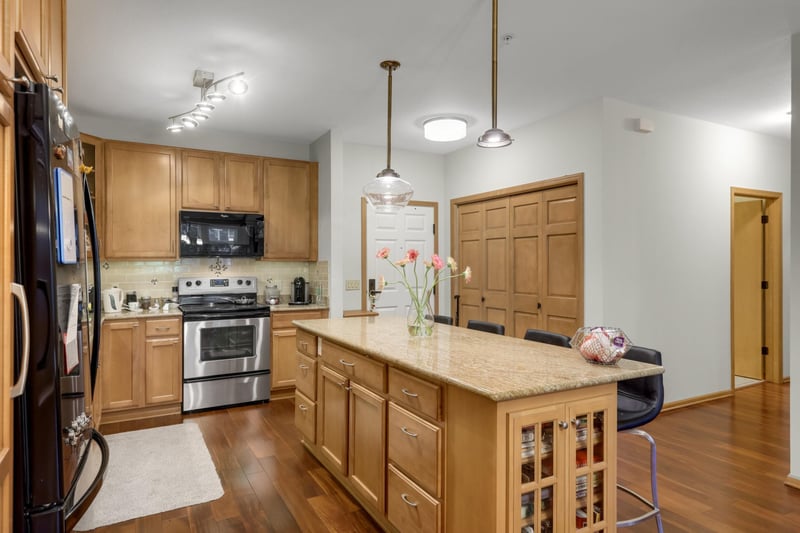 7100 Metro Blvd #234, Edina, MN 55439