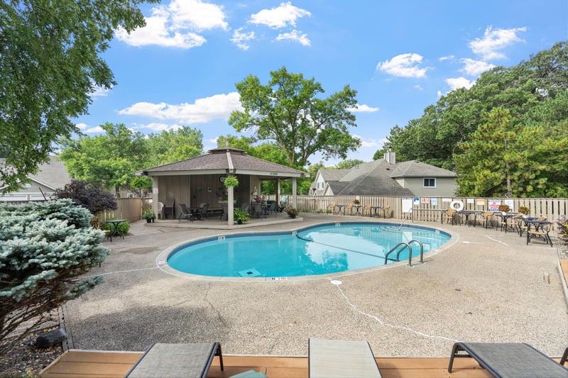 14330 Fairway Dr, Eden Prairie, MN 55344