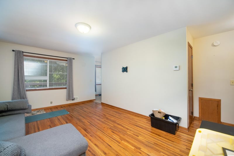 706 N 8th St, Saint Peter, MN 56082