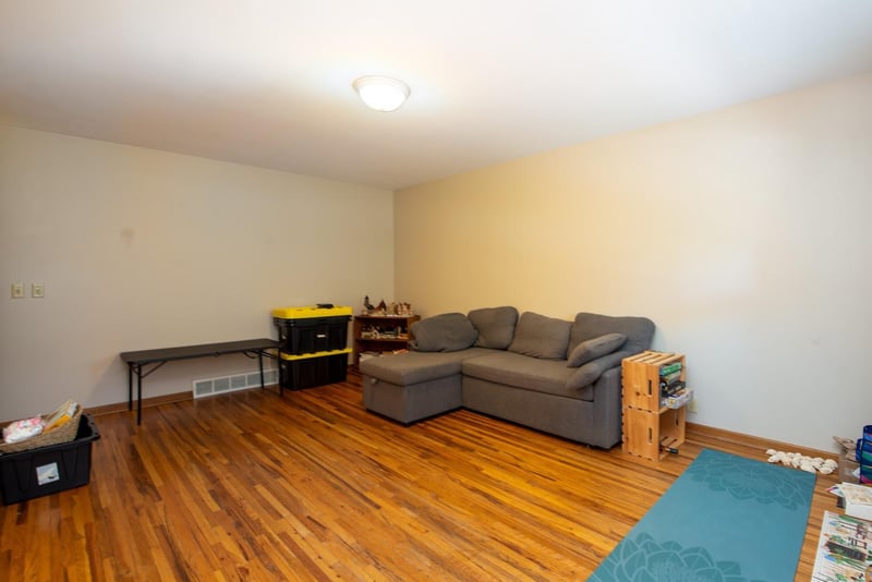 706 N 8th St, Saint Peter, MN 56082