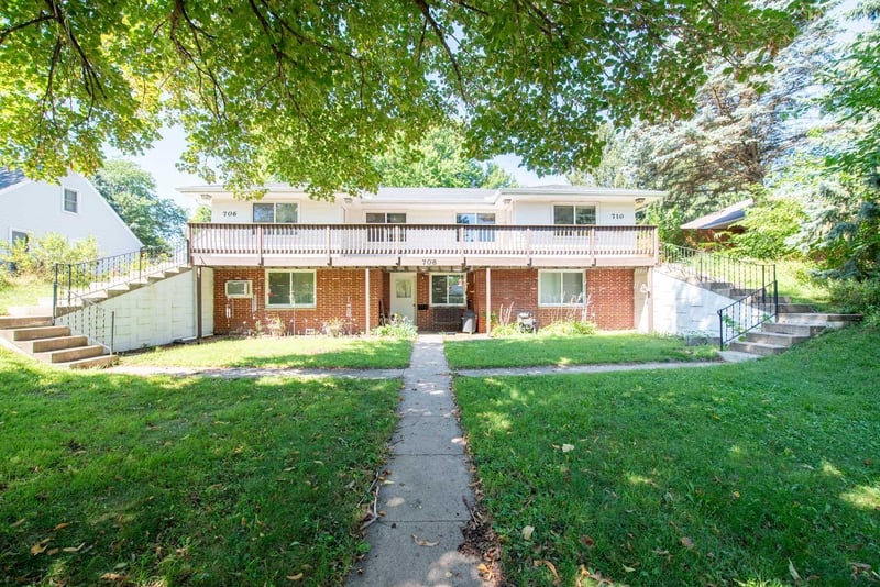 706 N 8th St, Saint Peter, MN 56082