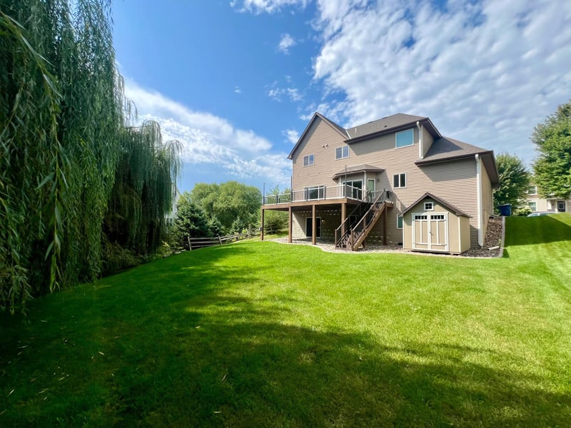 2244 Woodlyn Ridge Ct, Mound, MN 55364