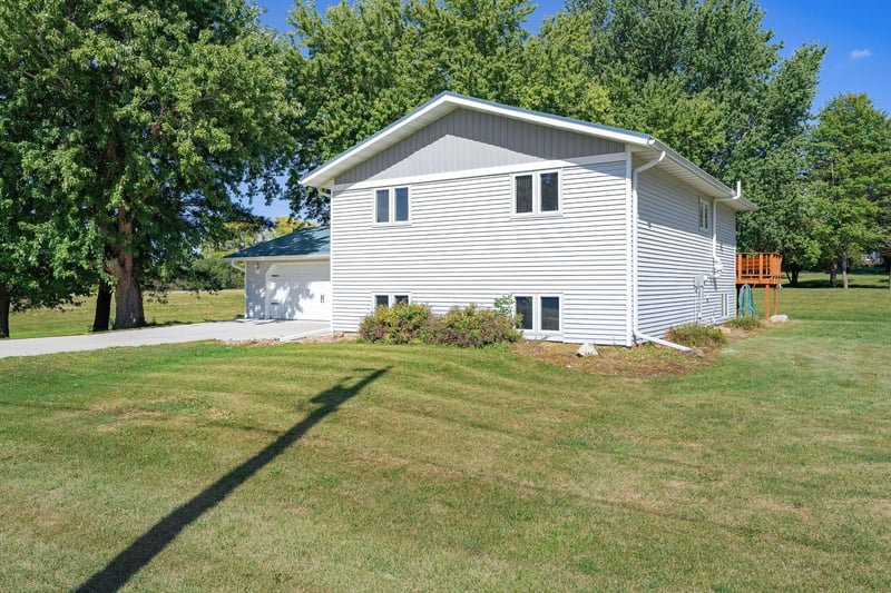 28 Leprechaun Ln, Mantorville, MN 55955