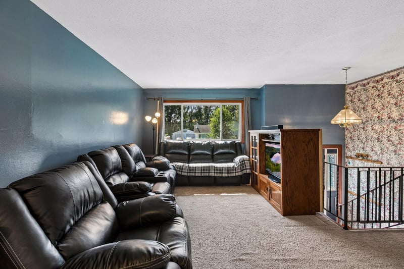 250 Stardust Blvd, Circle Pines, MN 55014