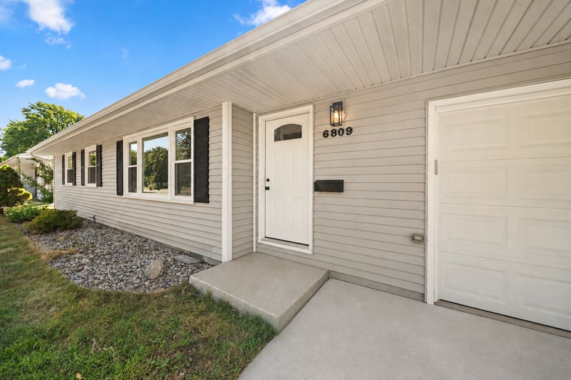 6809 Dudley Ave N, Crystal, MN 55428