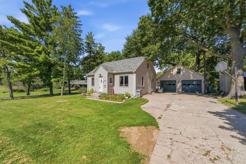 1980 66th Ave NE, Willmar, MN 56201