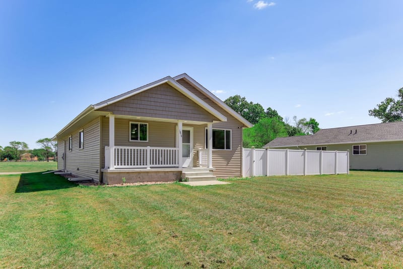 1814 Clearwater Rd, Saint Cloud, MN 56301