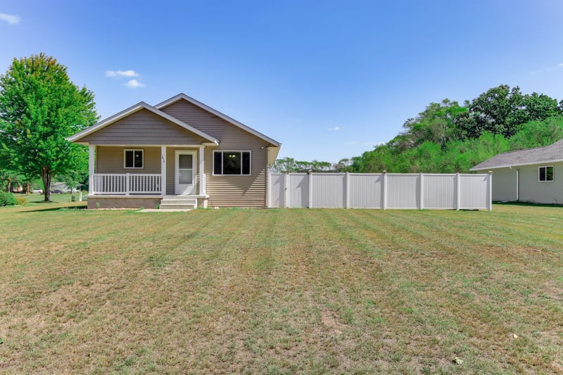 1814 Clearwater Rd, Saint Cloud, MN 56301
