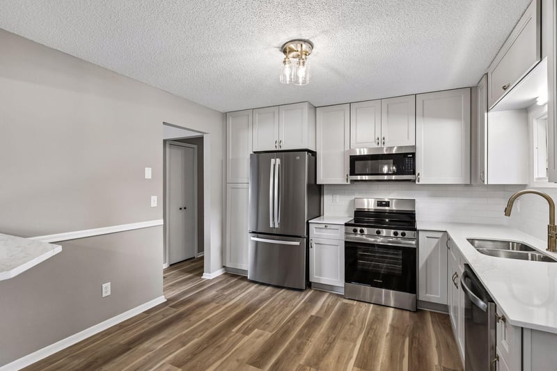 963 Marnie St S, Maplewood, MN 55119