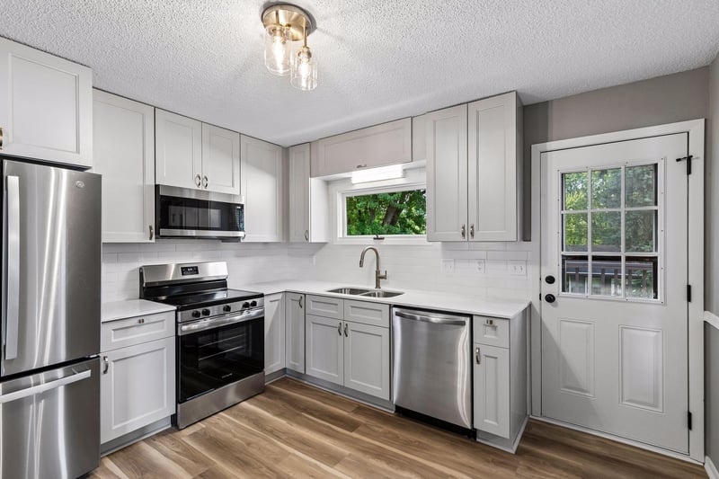 963 Marnie St S, Maplewood, MN 55119