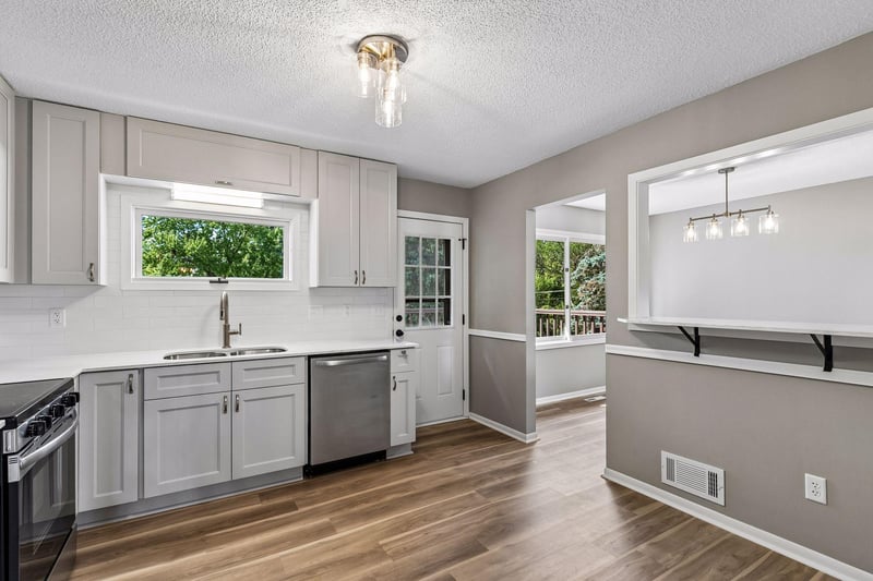 963 Marnie St S, Maplewood, MN 55119