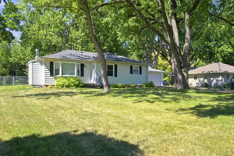 125 Hackberry Hill, Orono, MN 55356