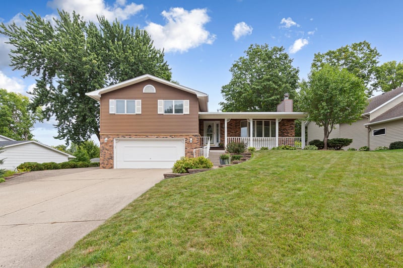 2533 Woodland Dr, Faribault, MN 55021