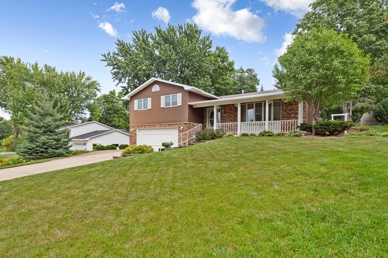 2533 Woodland Dr, Faribault, MN 55021