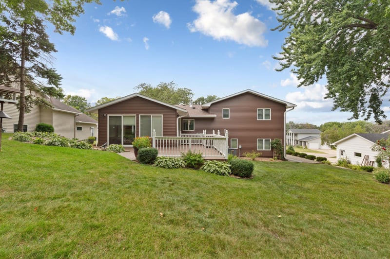 2533 Woodland Dr, Faribault, MN 55021