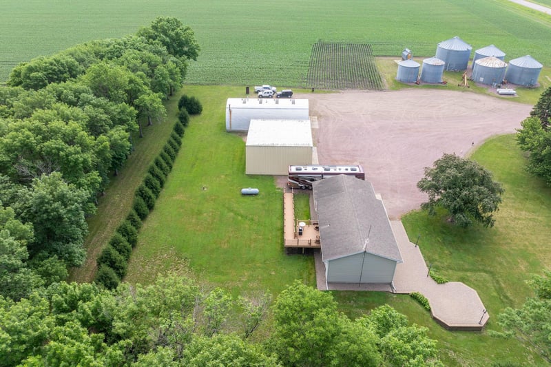 78772 290th St, Madelia, MN 56062