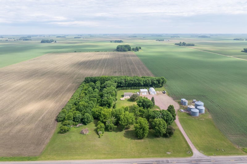 78772 290th St, Madelia, MN 56062