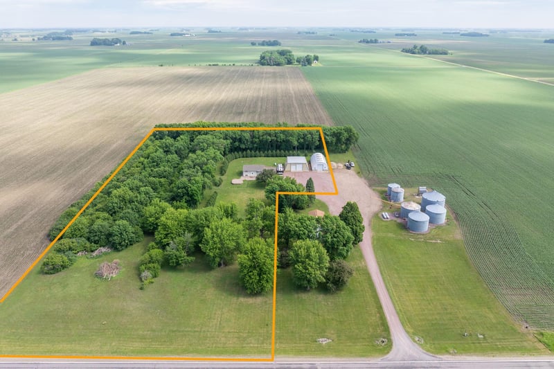 78772 290th St, Madelia, MN 56062
