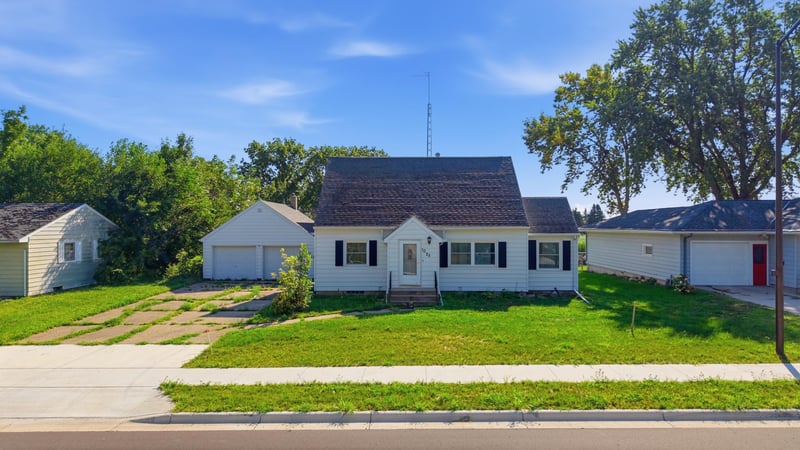 1025 7th St S, Saint James, MN 56081