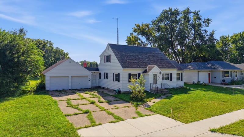 1025 7th St S, Saint James, MN 56081