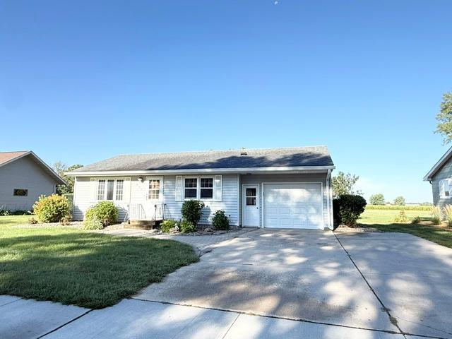 460 N Park Ave, Le Center, MN 56057