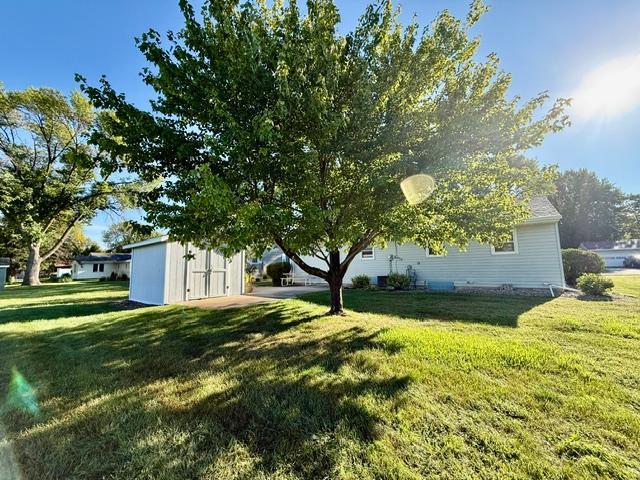460 N Park Ave, Le Center, MN 56057