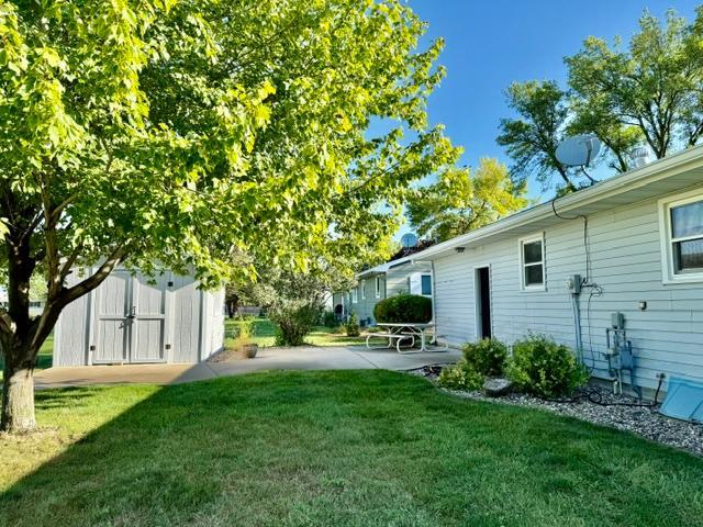 460 N Park Ave, Le Center, MN 56057