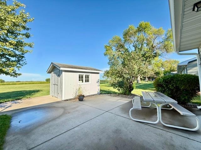 460 N Park Ave, Le Center, MN 56057