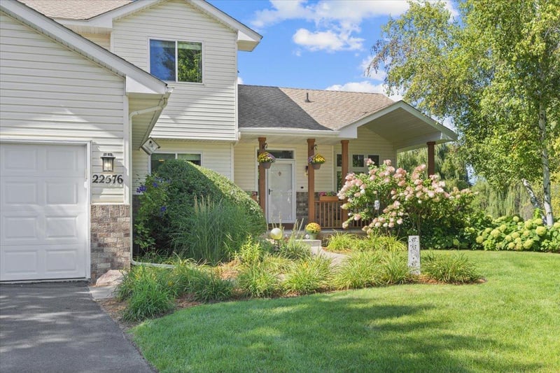 22576 Amy Ln, Rogers, MN 55374