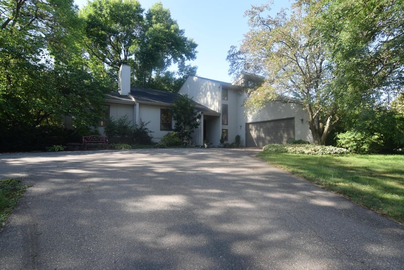 91 S Shannon Dr, Shakopee, MN 55379