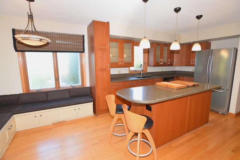 91 S Shannon Dr, Shakopee, MN 55379