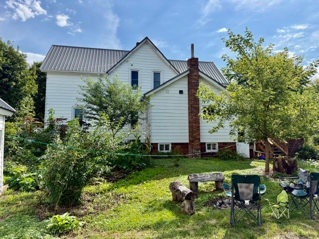 115 N Cedar St, Mabel, MN 55954