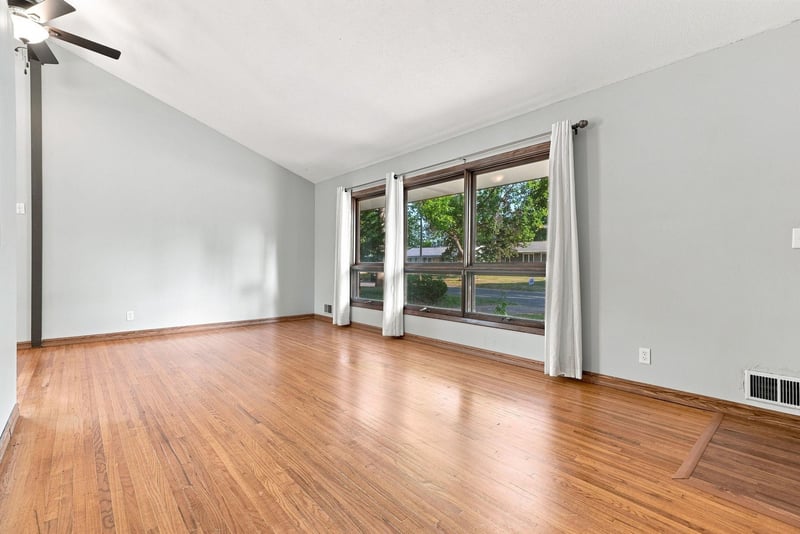 725 50 1/2 Ave NE, Columbia Heights, MN 55421