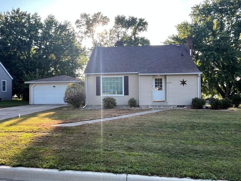 628 12th St, Dawson, MN 56232