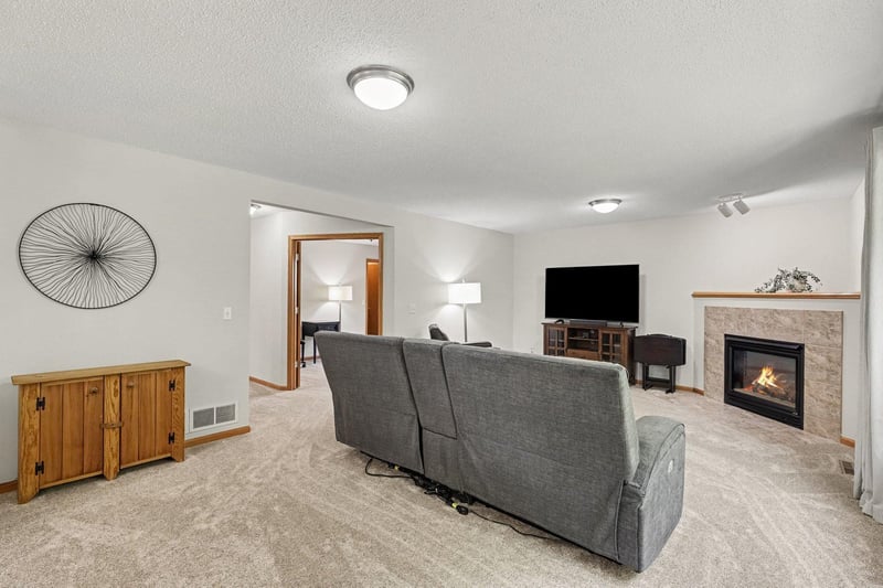 14901 Hillside Trl, Savage, MN 55378