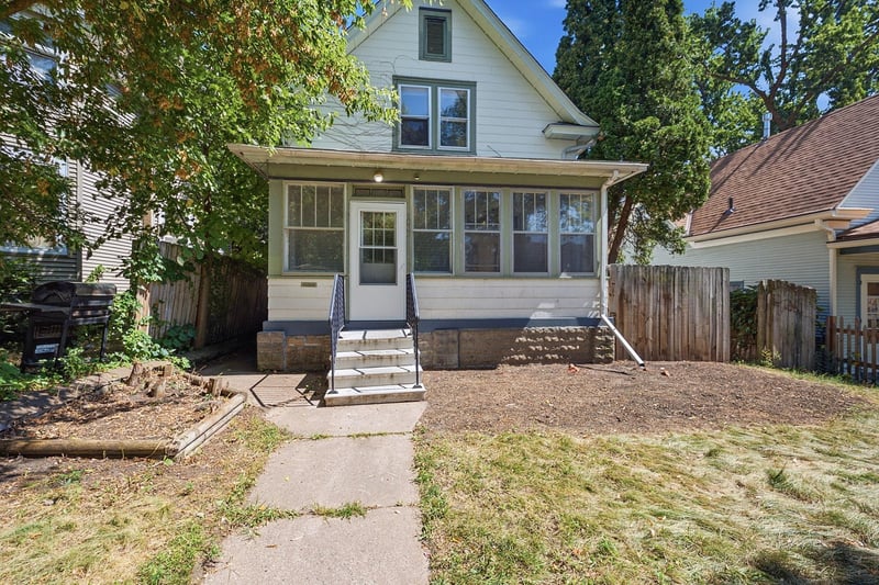 1032 Desoto St, Saint Paul, MN 55130
