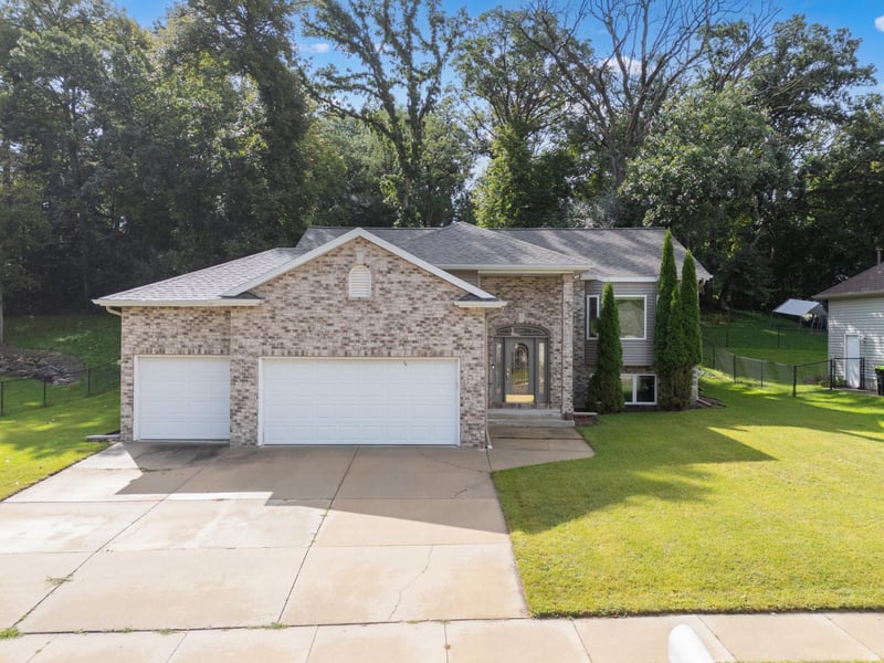 816 Southern Woods Pl SW, Rochester, MN 55902