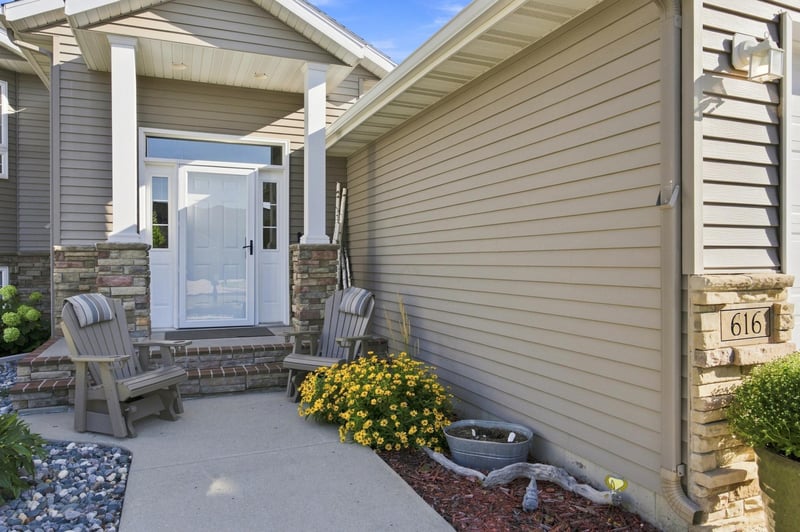 616 Lexington Ln, Moorhead, MN 56560