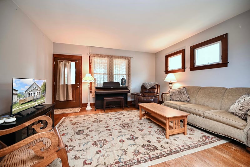 317 E Howard St, Winona, MN 55987