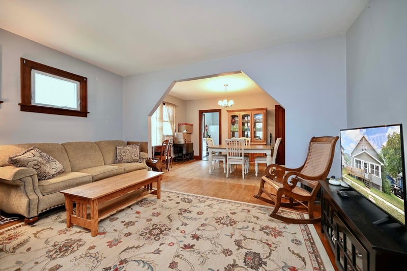 317 E Howard St, Winona, MN 55987