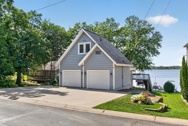 2937 Lake Shore Ave, Maple Plain, MN 55359