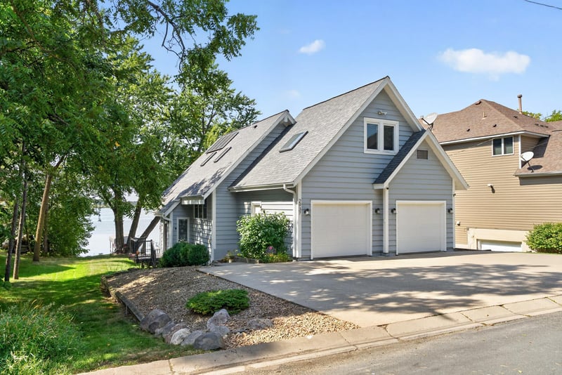 2937 Lake Shore Ave, Maple Plain, MN 55359