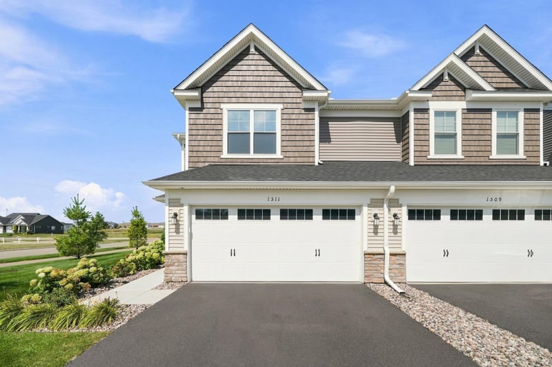 1511 Dogwood Ln, Carver, MN 55315